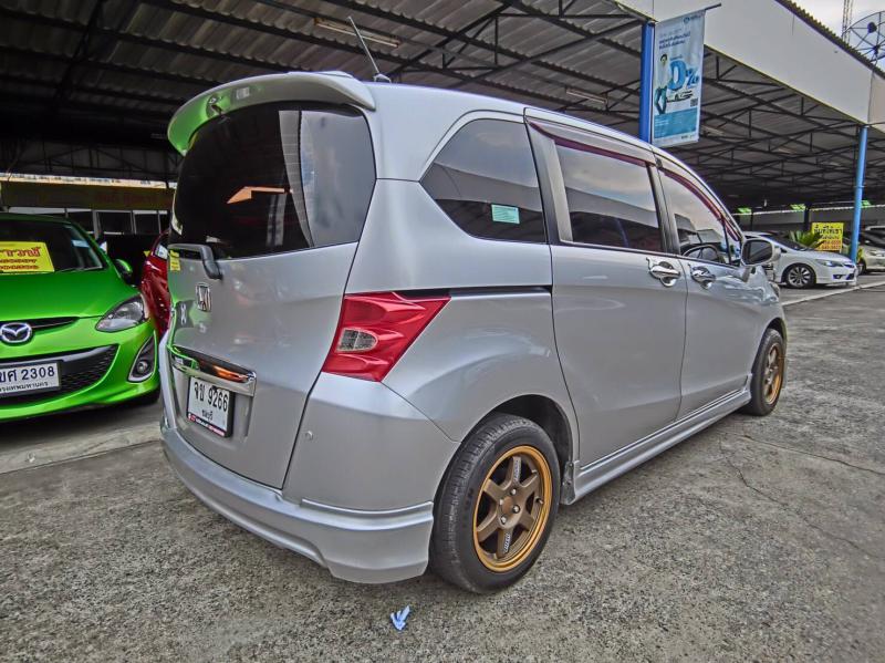 HONDA Freed 1.5 E 2011