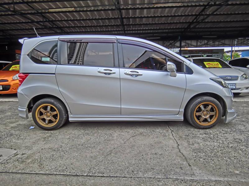HONDA Freed 1.5 E 2011