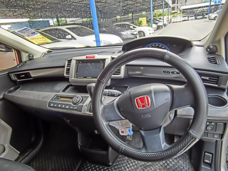 HONDA Freed 1.5 E 2011