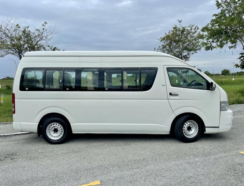 TOYOTA Commuter 2007