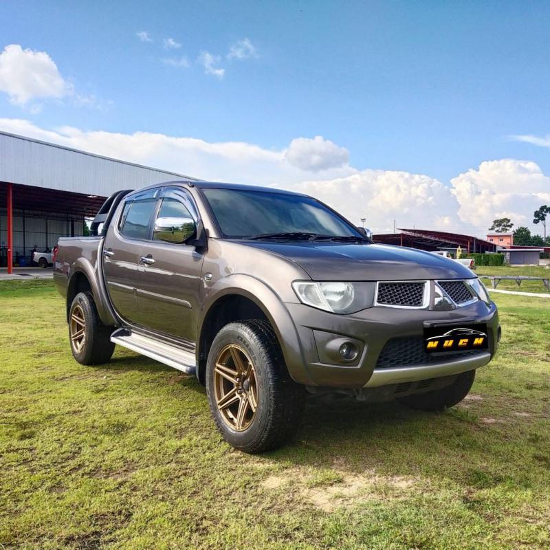 MITSUBISHI Triton 2013