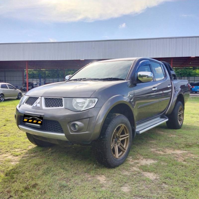 MITSUBISHI Triton 2013