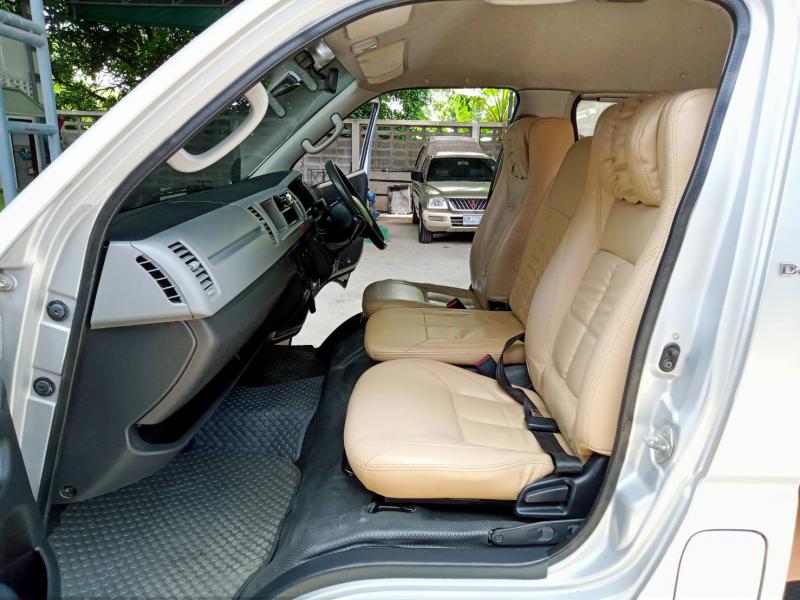 TOYOTA Hiace 2.5 COMMUTER 2011