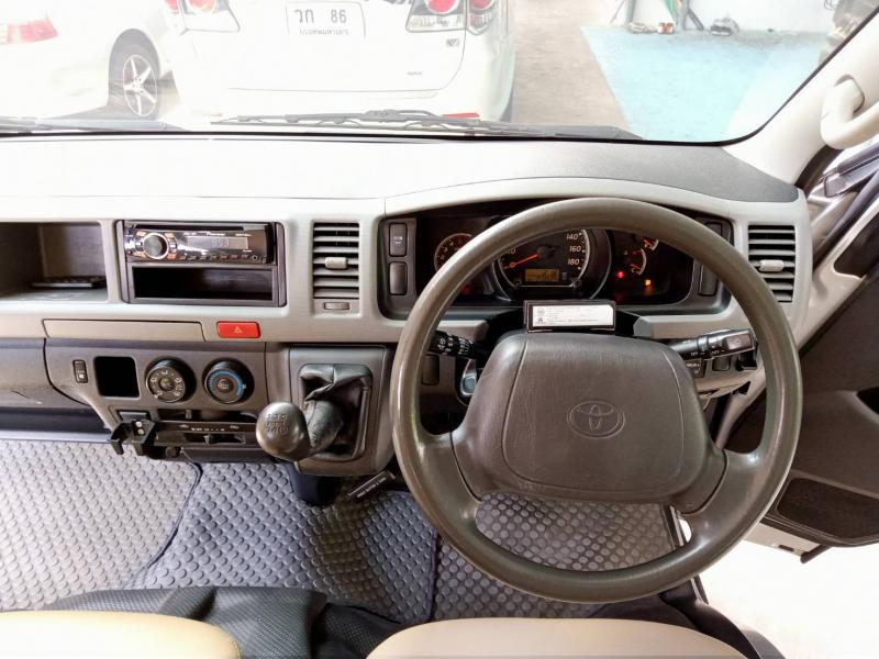 TOYOTA Hiace 2.5 COMMUTER 2011