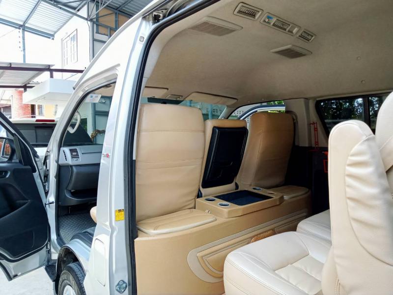 TOYOTA Hiace 2.5 COMMUTER 2011
