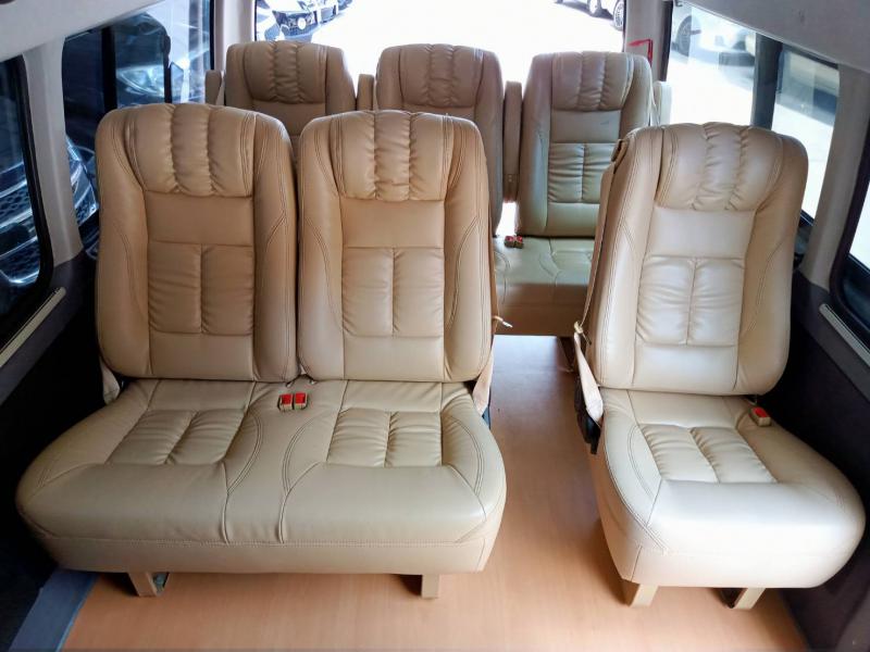 TOYOTA Hiace 2.5 COMMUTER 2011