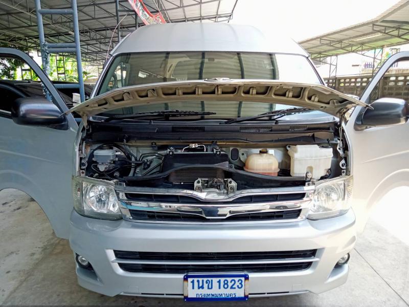 TOYOTA Hiace 2.5 COMMUTER 2011