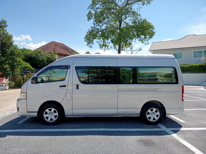 TOYOTA Hiace 2.5 commuter 2012