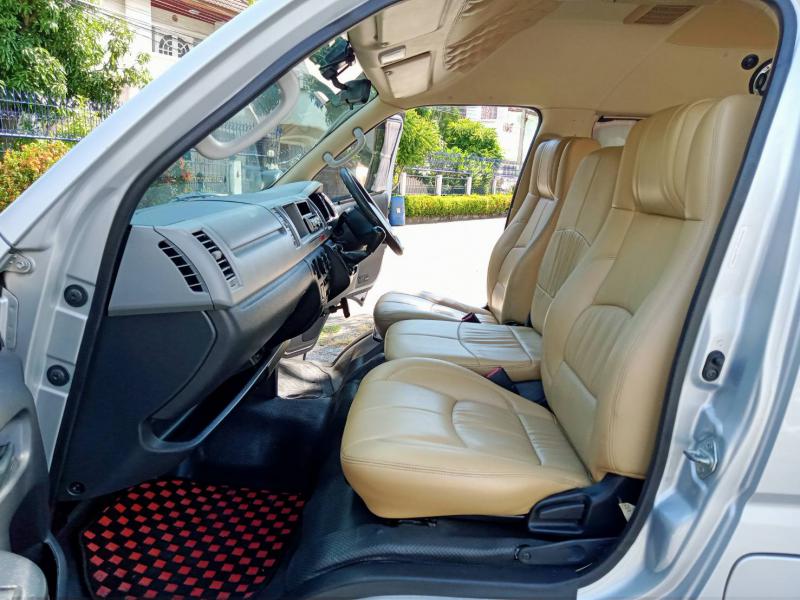 TOYOTA Hiace 2.5 commuter 2012