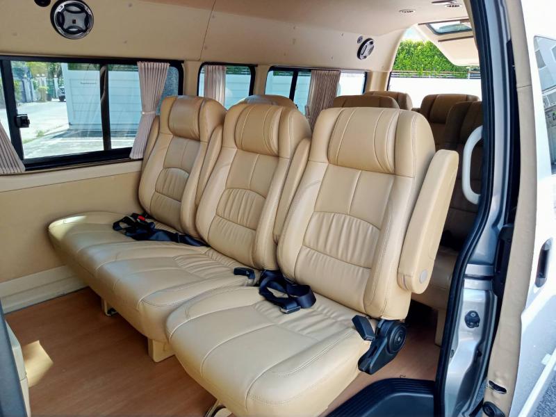 TOYOTA Hiace 2.5 commuter 2012