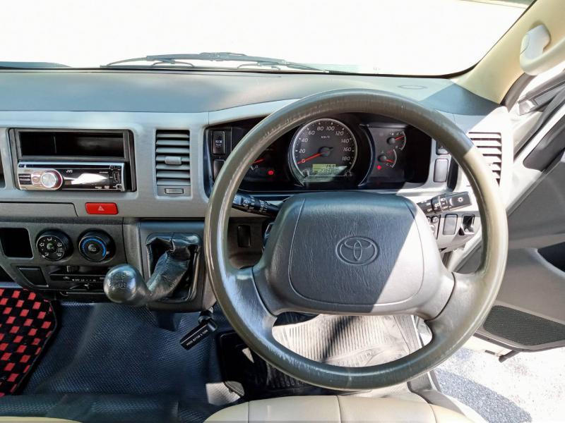 TOYOTA Hiace 2.5 commuter 2012