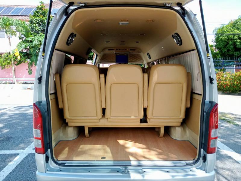 TOYOTA Hiace 2.5 commuter 2012