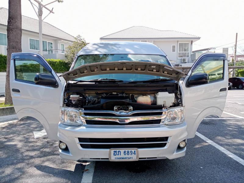 TOYOTA Hiace 2.5 commuter 2012