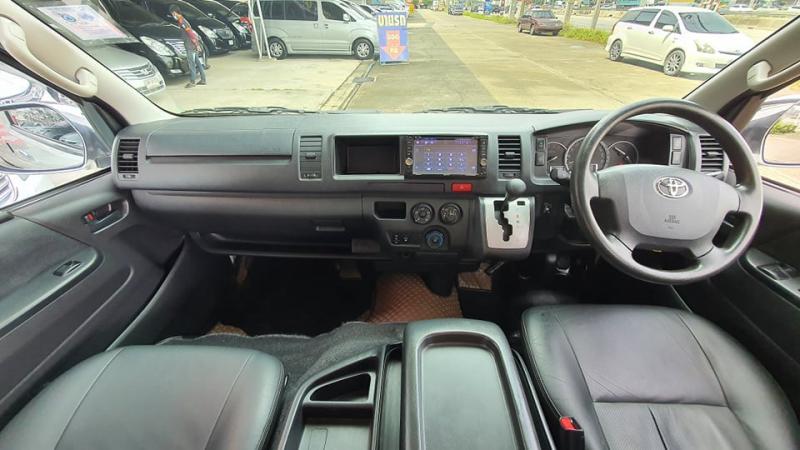 TOYOTA Ventury 2.7G 2015