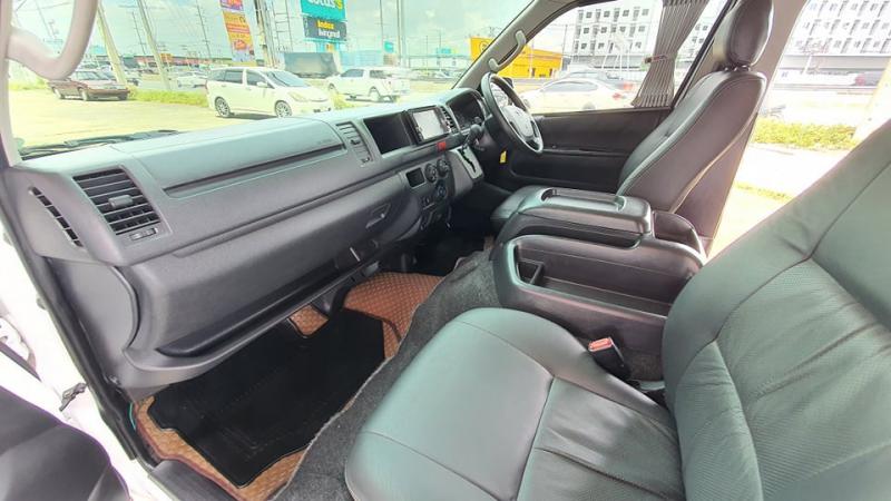 TOYOTA Ventury 2.7G 2015