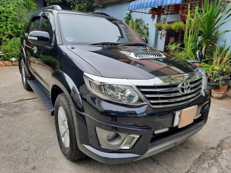 TOYOTA Fortuner 2013