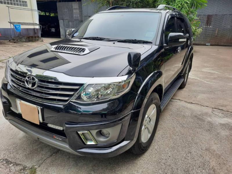 TOYOTA Fortuner 2013