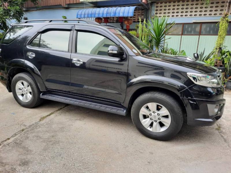 TOYOTA Fortuner 2013