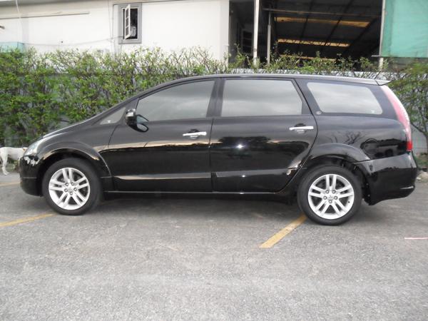 MITSUBISHI Space Wagon 2011
