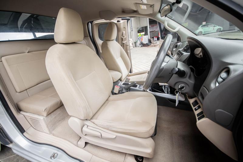 NISSAN KING CAB 2.5 E 2017