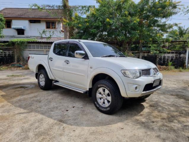 MITSUBISHI triton plus 2012
