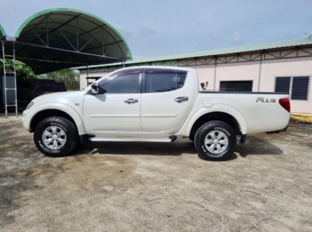 MITSUBISHI triton plus 2012