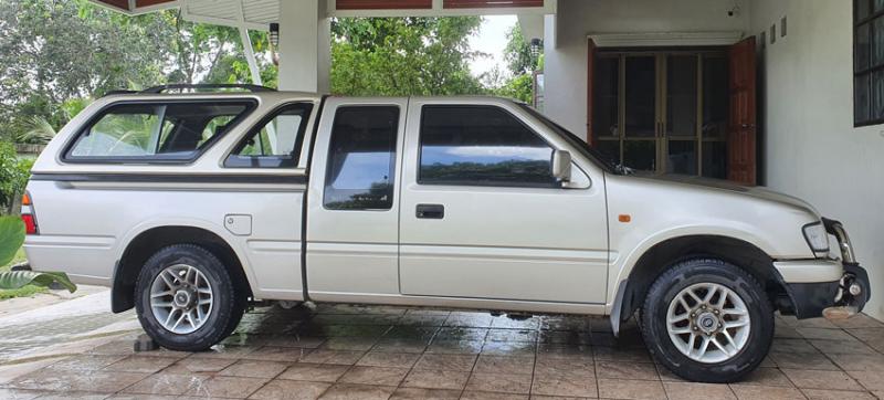 ISUZU DragonEye 1999
