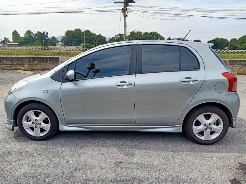 TOYOTA Yaris E 2009