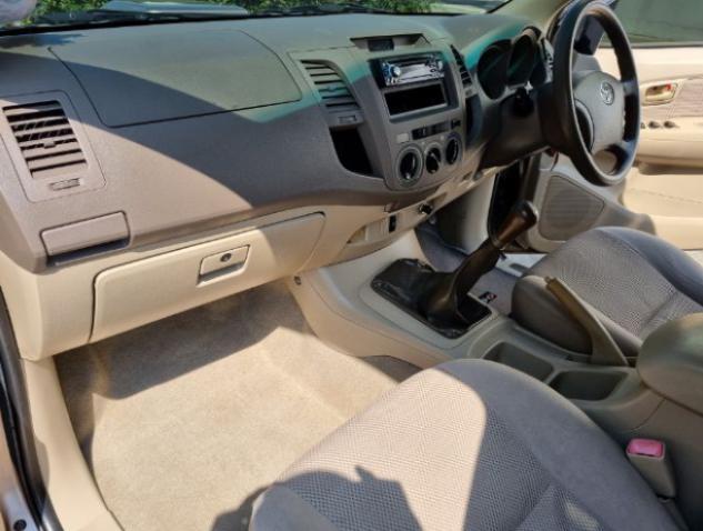 TOYOTA Hilux Vigo 2015