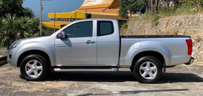 ISUZU Hilander 2.5 Z AT 2011