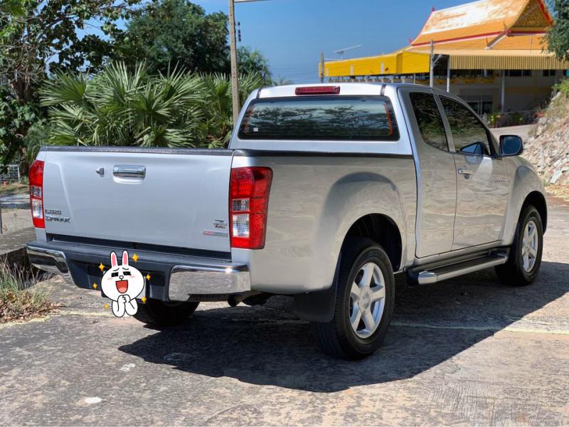ISUZU Hilander 2.5 Z AT 2011