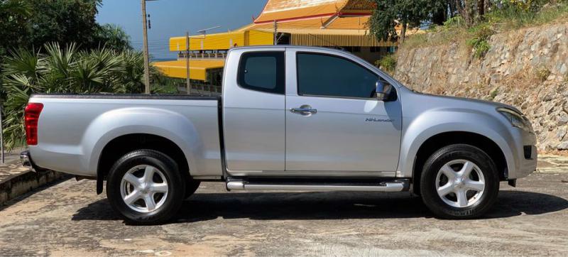 ISUZU Hilander 2.5 Z AT 2011