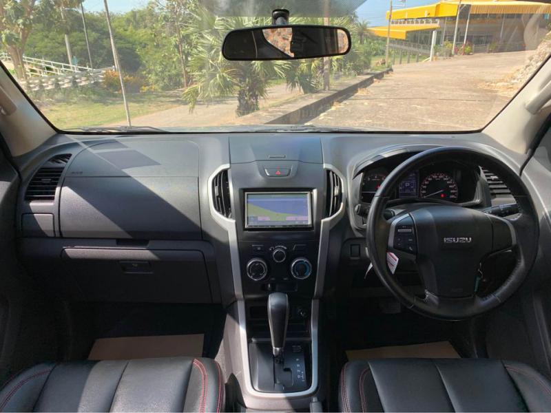 ISUZU Hilander 2.5 Z AT 2011