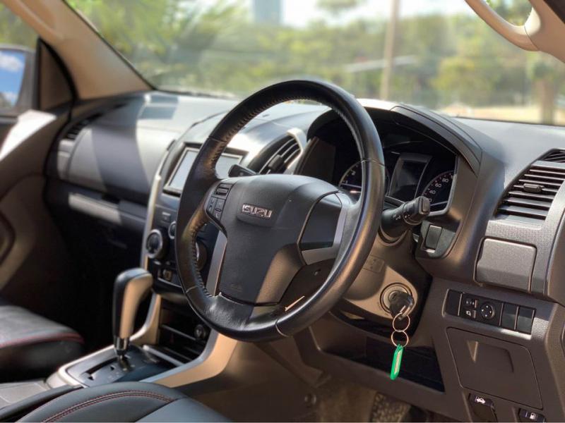 ISUZU Hilander 2.5 Z AT 2011