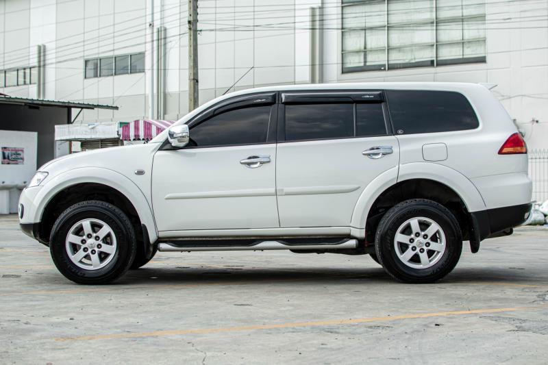 MITSUBISHI PAJERO 2.4 GLS+LPG 2012