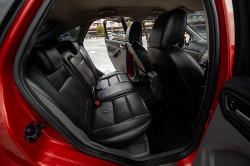 FORD FOCUS 2.0 ตัวรองท็อป 2012