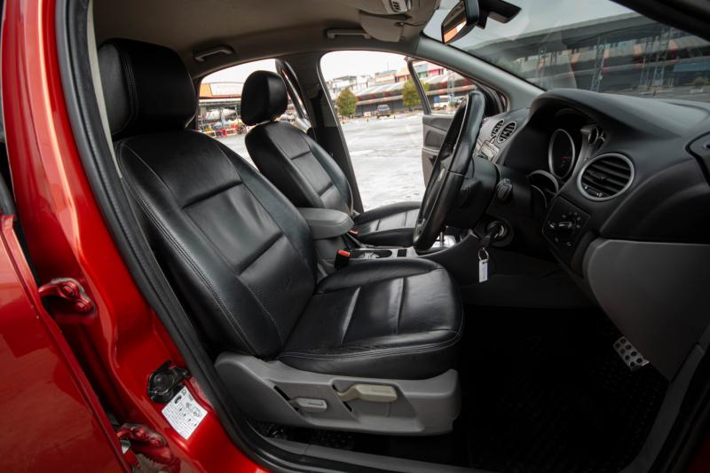 FORD FOCUS 2.0 ตัวรองท็อป 2012