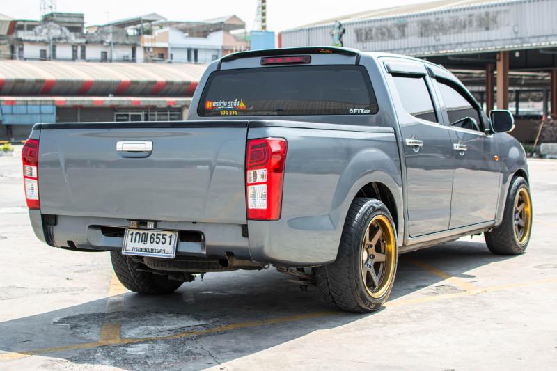 ISUZU D-MAX 2.5 L 2012