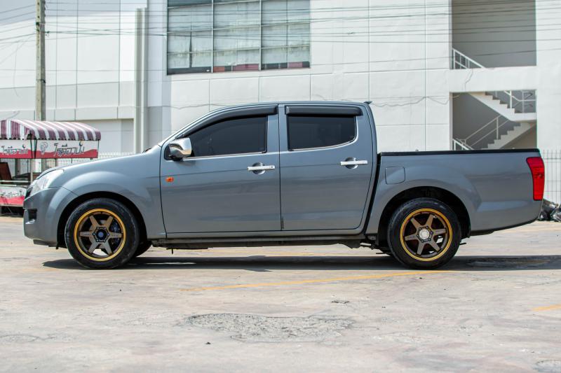 ISUZU D-MAX 2.5 L 2012