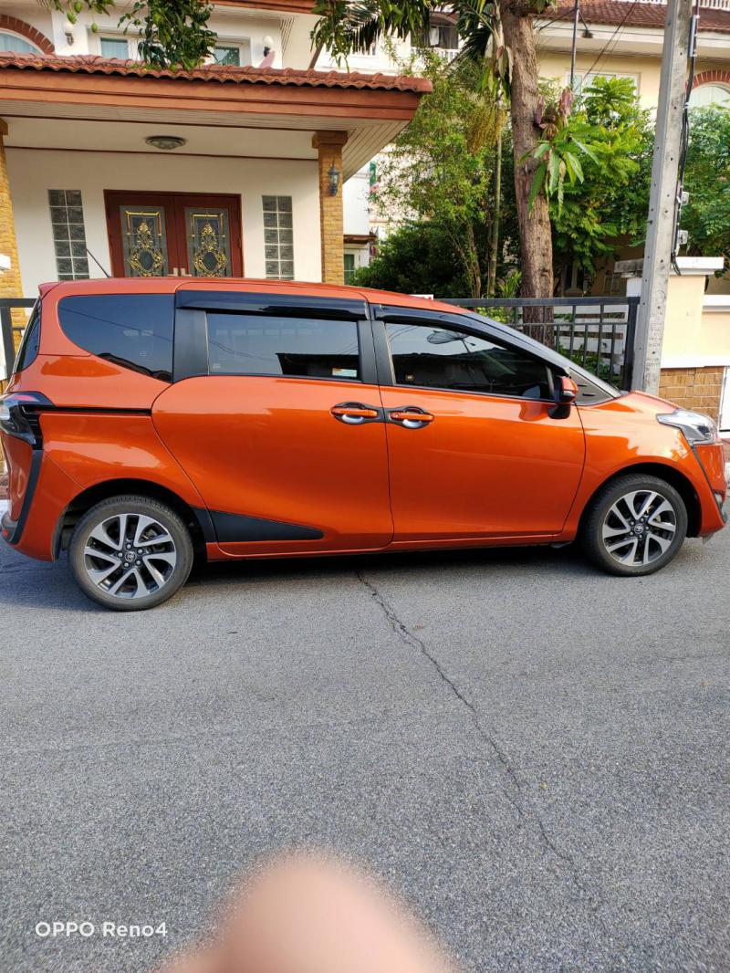 TOYOTA sienta 2017