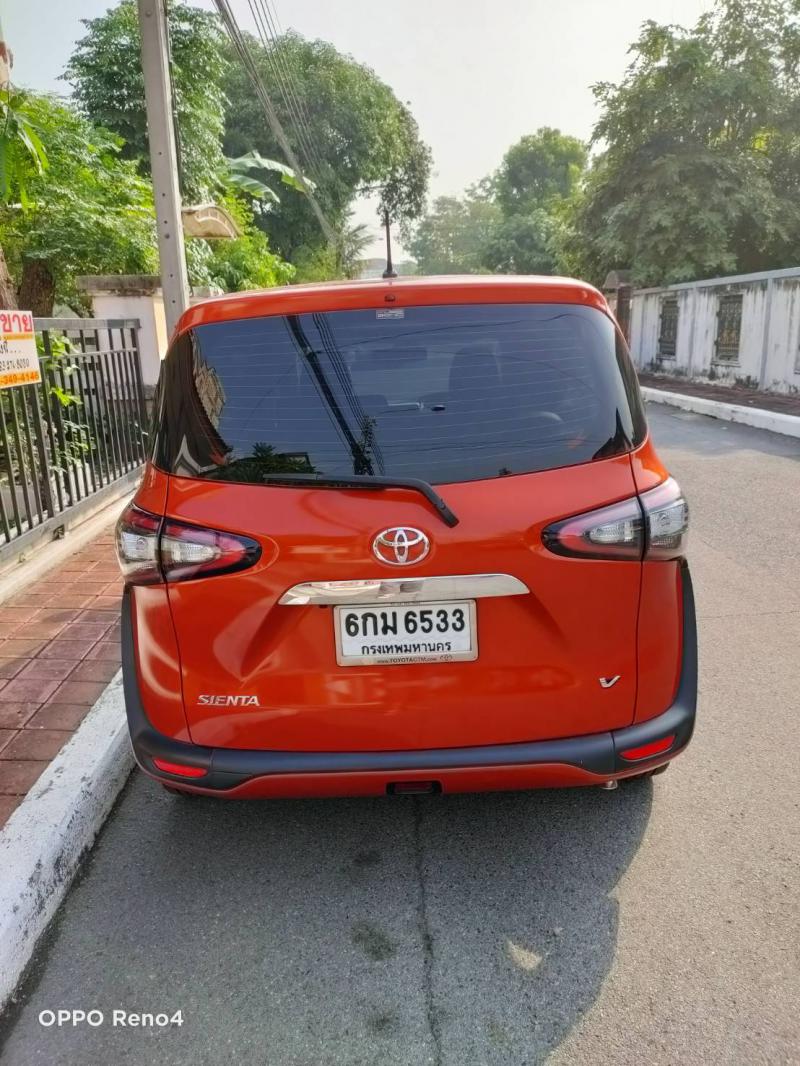 TOYOTA sienta 2017