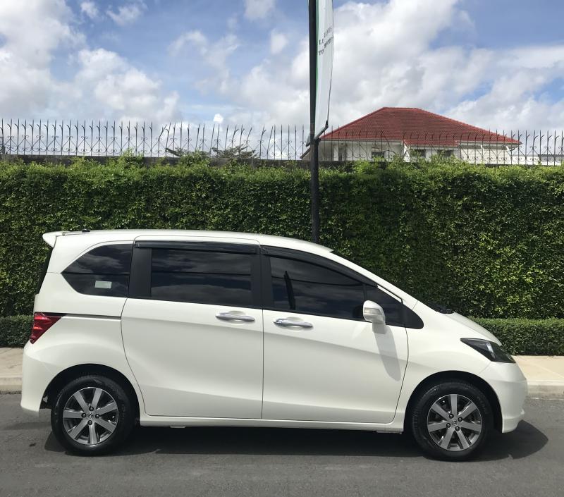 HONDA FREED 2012