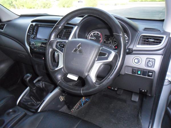 MITSUBISHI Triton 2017
