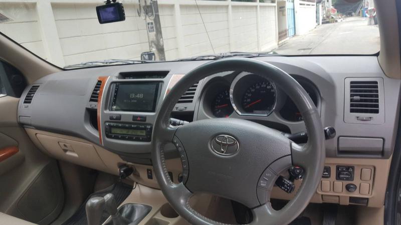 TOYOTA Fortuner 2010