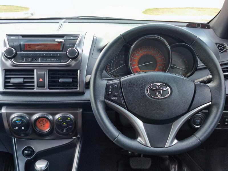 TOYOTA YARIS 1.2 G  2015