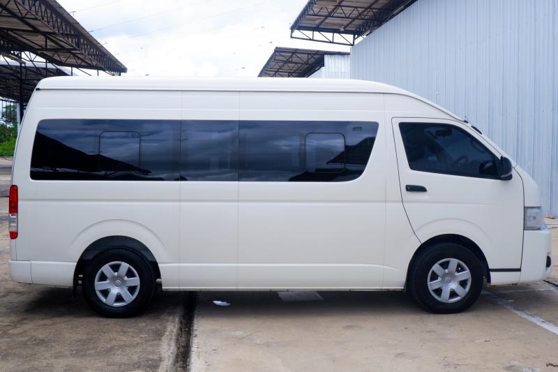 TOYOTA COMMUTER 3.0  2016