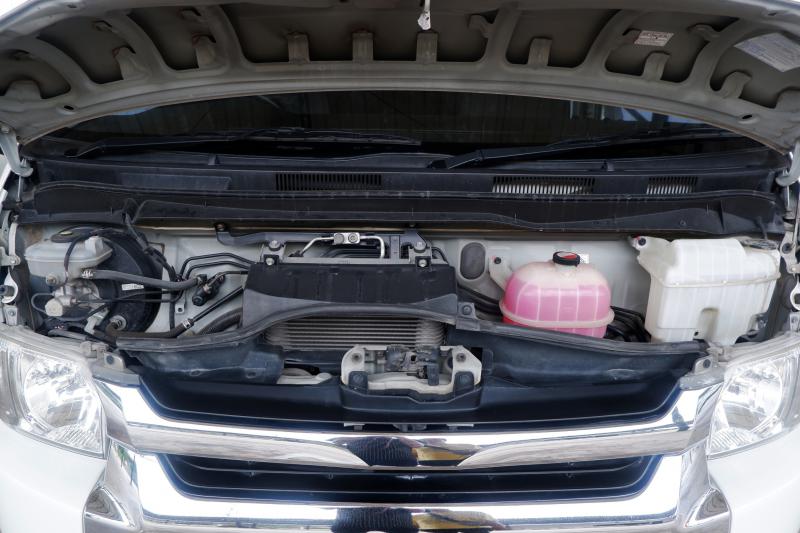 TOYOTA COMMUTER 3.0 2016