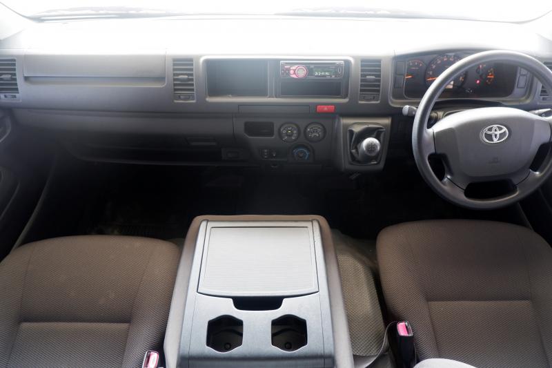 TOYOTA COMMUTER 3.0 2016