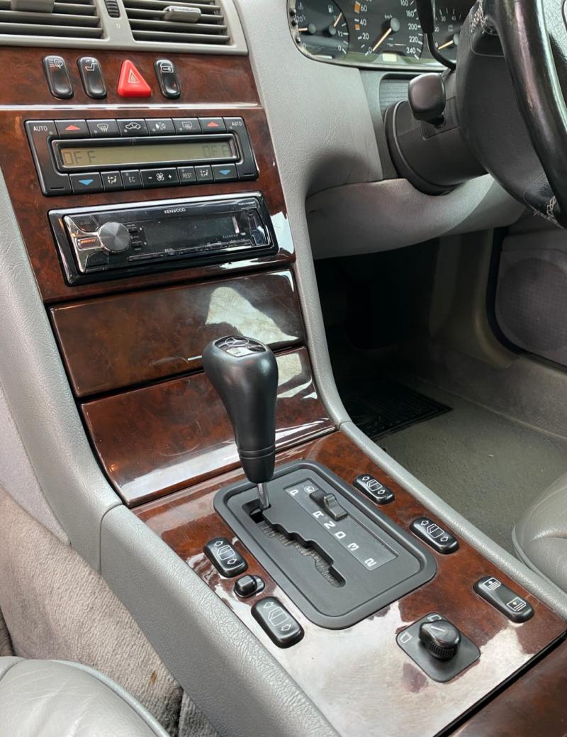 BENZ E230 1996