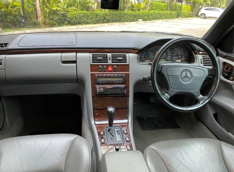 BENZ E230 1996